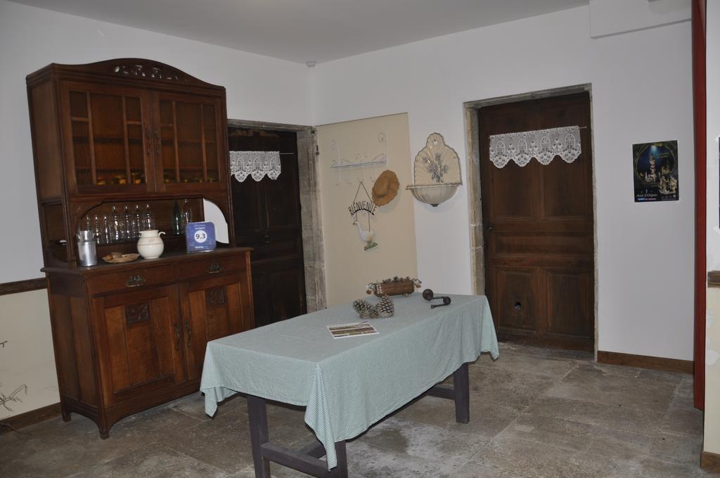 Bed and Breakfast Les Cigales Charols Esterno foto
