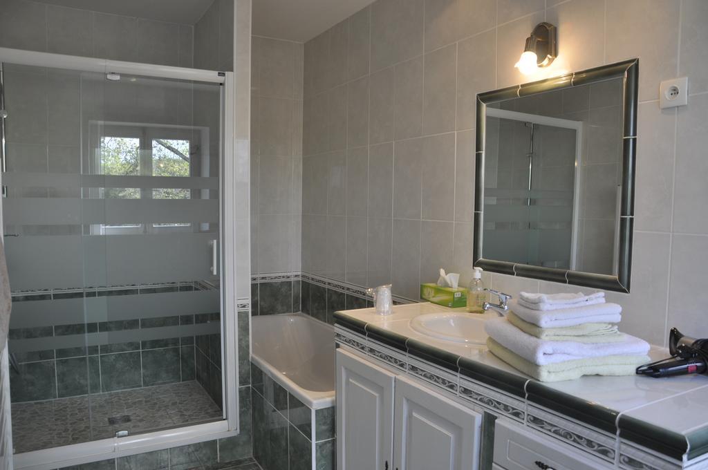 Bed and Breakfast Les Cigales Charols Esterno foto