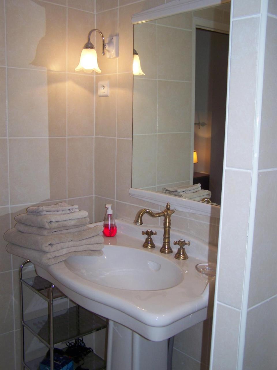 Bed and Breakfast Les Cigales Charols Esterno foto